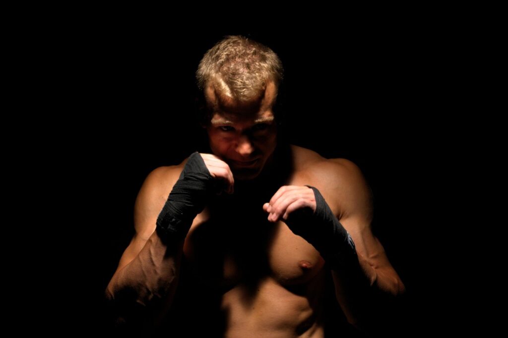 Técnicas y estrategias en Boxeo: ejercicios para mejorar golpes, defensas y desplazamientos 1 Boxeador haciendo sombra